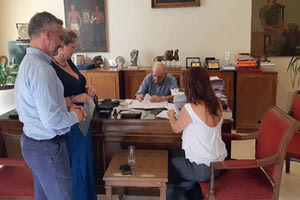 υπεγράφη στην Λότζια η σύμβαση με αντικείμενο την «Διαμόρφωση σχολικών αυλών για την φιλοξενία παιγνιδιών και αθλητικών δρώμενων». 