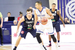 ΜΠΑΣΚΕΤ: Φάση από το παιχνίδι της Εθνικής με τη Γαλλία