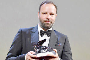 Με τον Αργυρό Λέοντα επιστρέφει από τη Βενετία ο Γιώργος Λάνθιμος