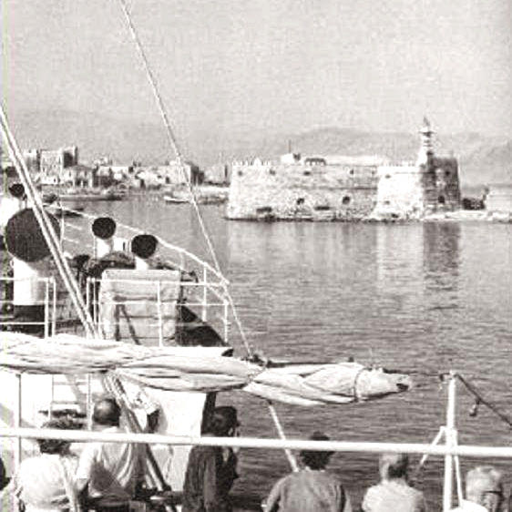 ΦΩΤΟ ΗΜΕΡΑΣ: Μπαίνοντας στο λιμάνι του Ηρακλείου