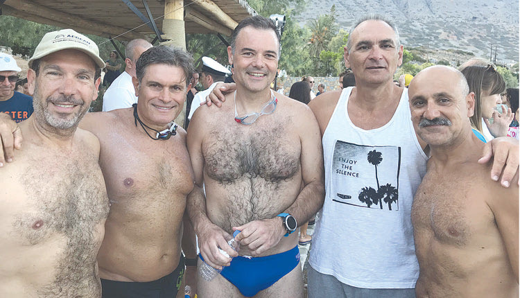 Πολλοί γνωστοί Ηρακλειώτες πήραν μέρος (και) φέτος στα “Καλυδώνια” στην Πλάκα.