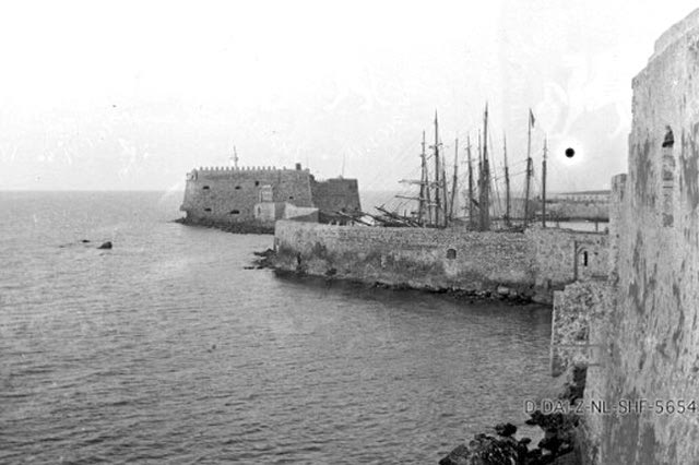 ΦΩΤΟ ΗΜΕΡΑΣ: Μικρός και... μεγάλος Κούλες