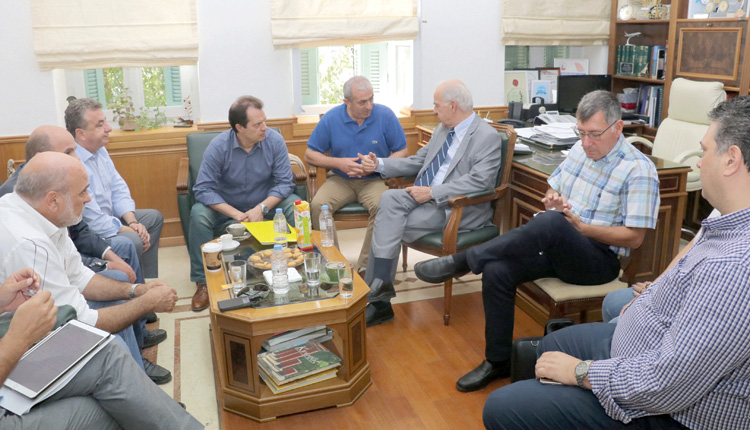 Συνάντηση που είχε ο περιφερειάρχης Κρήτης Σταύρος Αρναουτάκης με τον γενικό γραμματέα Υποδομών Γιώργο Δέδε για το «πακέτο» των μεγάλων έργων που βρίσκονται σε εξέλιξη στην Κρήτη