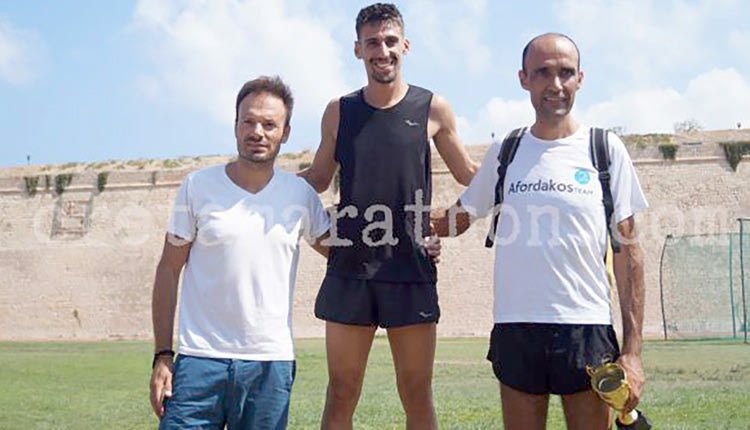 Στιγμιότυπα από τις απονομές στον Μαραθώνιο Δρόμο