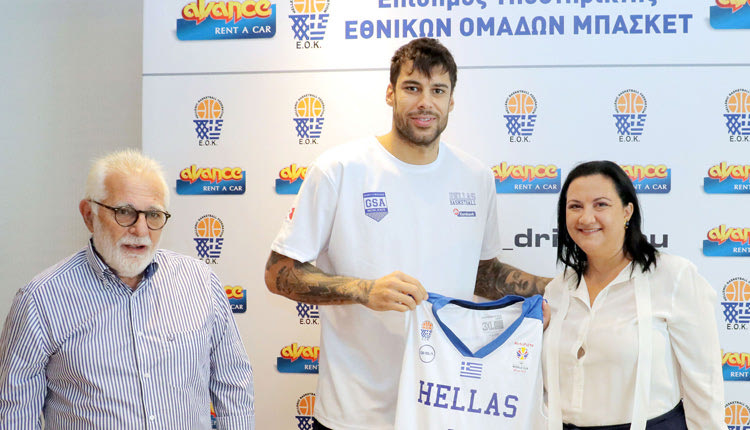 Τη νέα χορηγική τους συνεργασία παρουσίασαν χθες η Ελληνική Ομοσπονδία Καλαθοσφαίρισης και η εταιρεία Avance Rent a Car στο Ηράκλειο.