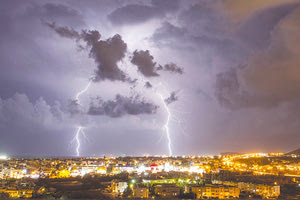 αστραπόβροντα