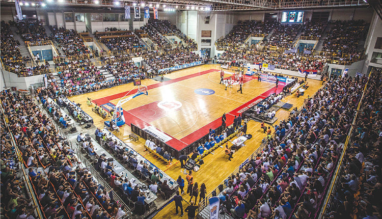 Δεν έπεφτε καρφίτσα χθες στα “Δύο Αοράκια”.