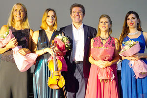 Ρεσιτάλ κλασικής μουσικής και και ιταλική λαϊκή μουσική στην εκδήλωση «Μια συναυλία με τα επίσημα και τα τζην» υπό την καλλιτεχνική διεύθυνση της Μαέστρου Serena Marotti