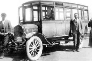 ΦΩΤΟ ΗΜΕΡΑΣ: Το πρώτο σχολικό λεωφορείο