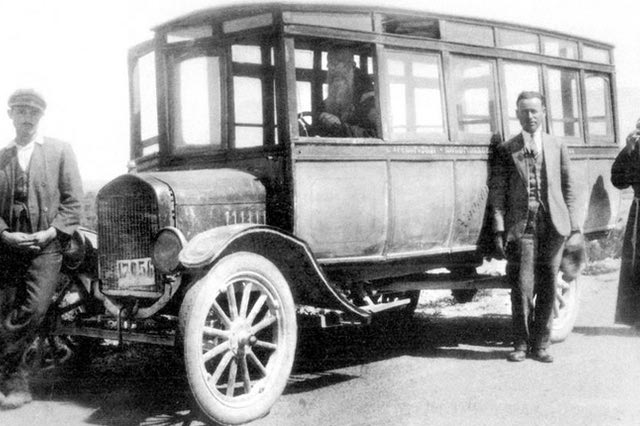 ΦΩΤΟ ΗΜΕΡΑΣ: Το πρώτο σχολικό λεωφορείο