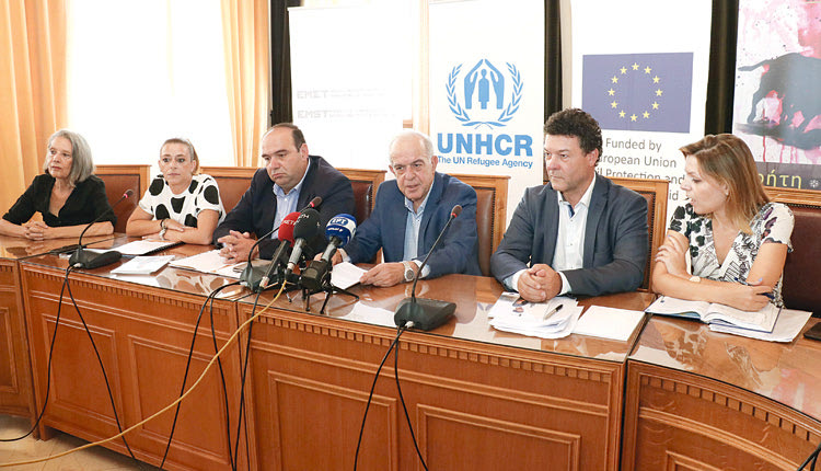 ο εκπρόσωπος της Ύπατης Αρμοστείας του ΟΗΕ για τους πρόσφυγες πλέκει το εγκώμιο του Βασίλη Λαμπρινού;