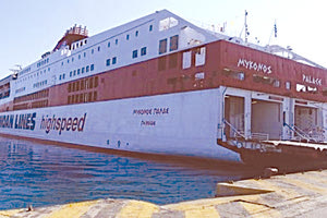 Το “Mykonos Palace” στο λιμάνι της Σούδας