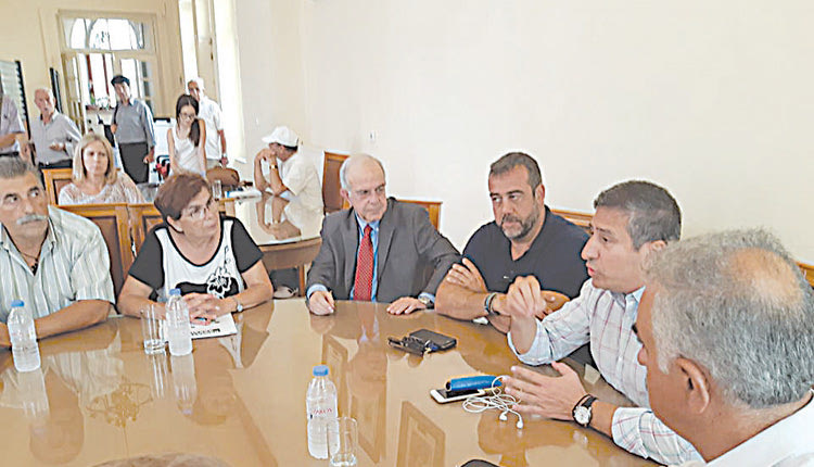 Συζήτηση για τις λαϊκές με τους εκπροσώπους των λαϊκών αγορών και τους εκπροσώπους των δημοτικών διαμερισμάτων μαζί με τη δημοτική Αρχή 
