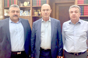 Υπό την προεδρία του επίτιμου γενικού διευθυντή Περιβάλλοντος της Κομισιόν Γιώργου Κρεμλή ανοίγουν σήμερα στα Χανιά οι εργασίες του Διεθνούς Συνεδρίου CirClE2018, που διοργανώνεται υπό την αιγίδα της Ευρωπαϊκής Επιτροπής και με τη στήριξη της Περιφέρειας Κρήτης, με θέμα «Προκλήσεις για τα νησιά στην εποχή της κυκλικής οικονομίας»