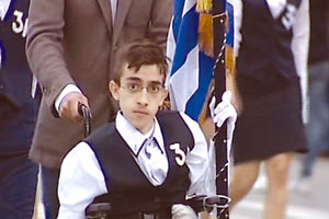 Ο Κωνσταντίνος Κριτζάς ήταν καθηλωμένος σε ένα αναπηρικό καροτσάκι, αλλά δεν σταμάτησε να διεκδικεί τα όνειρά του, ήταν αριστούχος στο 3ο Λύκειο Ηρακλείου και είχε περάσει στη Νομική Αθηνών.