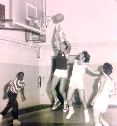 Σουγιάς και Παπακαλιάτης σε αγώνα στο Κλειστό της Βάσης