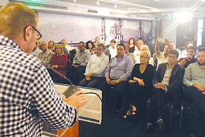 επίσημα η στήριξη του Κινήματος Αλλαγής στο νυν περιφερειάρχη Σταύρο Αρναουτάκη.