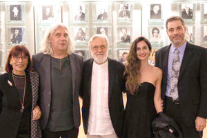 Ο κ. Γ. Σμαραγδής με τη σύζυγό του (από αριστερά) και τη Μαρίνα Καλογήρου στο Παρίσι