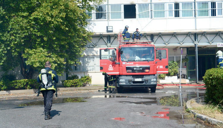 Ο φύλακας ενημέρωσε για τη φωτιά