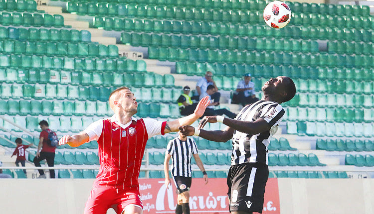 Βουό και Μπαξεβανίδης σε φάση από το ματς