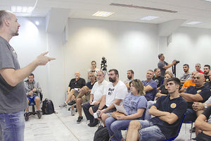 Με ενδιαφέρον άκουσαν οι Κρητικοί προπονητές τον Ντίνο Ράτζα