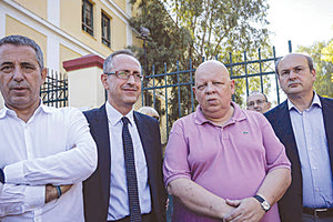 Κρατήθηκαν στο τμήμα οι δημοσιογράφοι μετά τη μήνυση Καμμένου