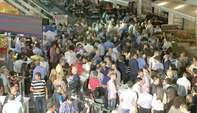 μάζωξη στο Tallos που έδειξε ότι ο γραμματέας της ΝΔ Αυγενάκης