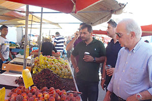ΛΑΜΠΡΙΝΟΣ ΣΤΗ ΛΑΪΚΗ