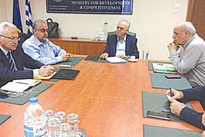 Συνάντηση που είχε ο αντιπρόεδρος της κυβέρνησης και υπουργός Οικονομίας και Ανάπτυξης, Γιάννης Δραγασάκης, με τον αντιπρύτανη Προσωπικού και Φοιτητικής Μέριμνας του Πανεπιστημίου Κρήτης, Κωνσταντίνο Σπανουδάκη,