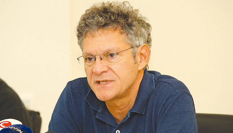 ο καθηγητής του Τμήματος Χημείας κ. Ευριπίδης Στεφάνου.