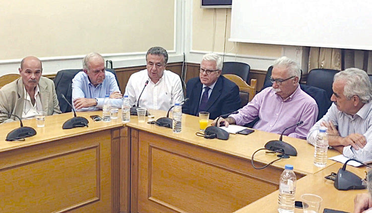 Ο κ. Γαβρόγλου βρέθηκε στην Περιφέρεια Κρήτης όπου μετείχε σε σύσκεψη με τον περιφερειάρχη, κ. Σταύρο Αρναουτάκη