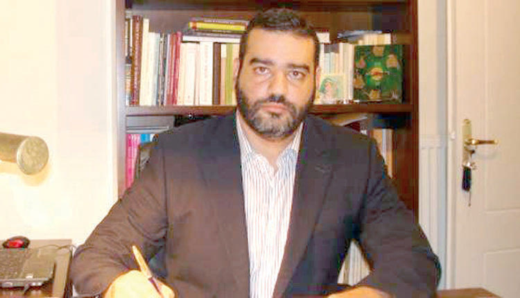 Ο πρόεδρος  Κτιριακών Υποδομών, κ. Γιάννης Χαρωνίτης