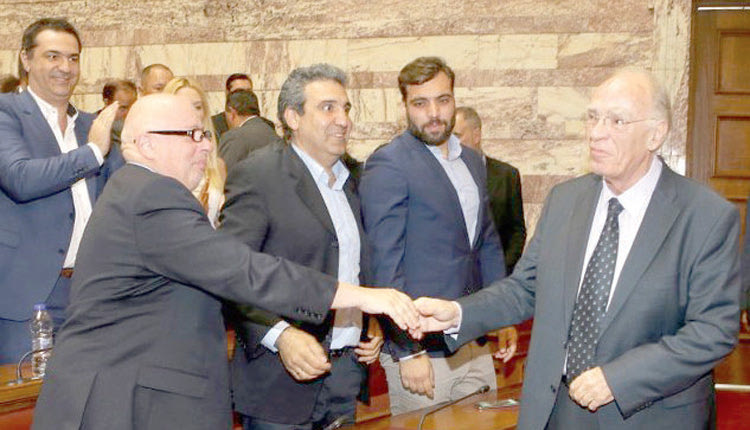 Βαράει διάλυση η Ενωση Κεντρώων του Βασίλη Λεβέντη,