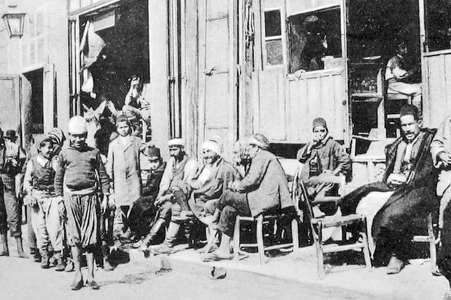 Ένα καφΦΩΤΟ ΗΜΕΡΑΣ: Ένα καφενείο στην Κρήτη του 1905ενείο στην Κρήτη του 1905