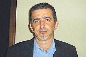 O πρόεδρος του Συλλόγου Φαμακοποιών, Γιάννης Τσικανδηλάκης