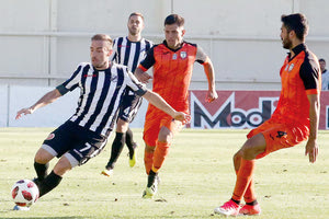 Ο Ντίνας σε στιγμιότυπο του αγώνα στα Πηγάδια