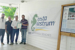 Η δημοτική παραλία του Καρτερού – ΑΚΤΗ πιστοποιήθηκε ως αειφόρα παραλία Costa Nostrum Sustainable Beach.