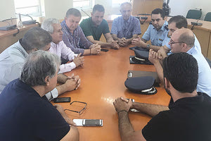 Σύσκεψη με αξιωματικούς της ΕΛ.ΑΣ. και στελέχη της δημοτικής Αρχής πραγματοποιήθηκε με πρωτοβουλία του δημάρχου Κώστα Μαμουλάκη, στο Δημαρχείο Μαλεβιζίου.