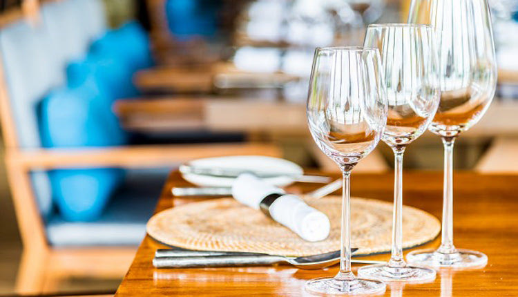 Γευσιγνωσία κρητικού κρασιού σε εστιατόρια του Ρεθύμνου