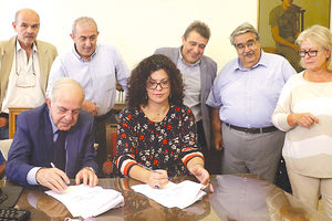 Σε κλίμα χαράς η υπογραφή παραχώρησης του οικοπέδου από τον ΟΑΕΔ στον Δήμο Ηρακλείου