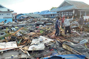 Ανείπωτη καταστροφή στην Ινδονησία μετά το χτύπημα του σεισμού 7,5 βαθμών και το τσουνάμι που ακολούθησε