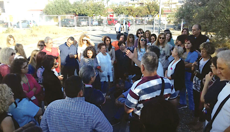 ΥΠΑΛΛΗΛΟΙ ΒΕΝΙΖΕΛΕΙΟΥ: Παράσταση διαμαρτυρίας έξω από τα “λευκά κτήρια”
