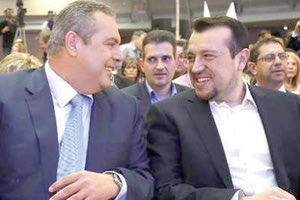 ο υπουργός Ψηφιακής Πολιτικής, Τηλεπικοινωνιών και Ενημέρωσης, Νίκος Παππάς και ο Πάνος Καμμένος