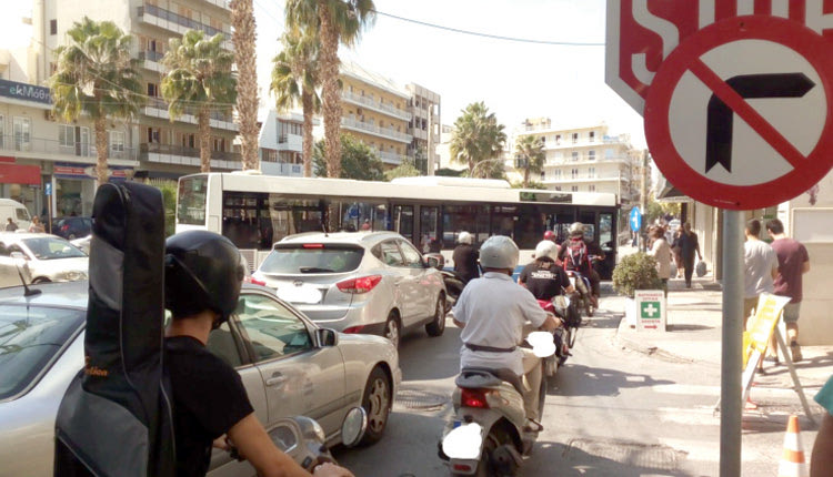 Αφόρητη έχει γίνει η κατάσταση της κυκλοφορίας στο κέντρο της πόλης