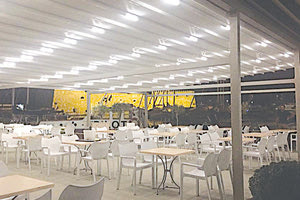 Η αδειοδότηση της τέντας του «Μαρίνα» παρουσιάζεται ως καλή πρακτική για εφαρμογή και στο κέντρο της πόλης