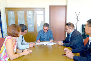 Αντιπροσωπεία έξι καθηγητών του Πανεπιστημίου Ningbo της Κίνας υποδέχθηκε το ΤΕΙ Κρήτης, προκειμένου να συζητηθούν οι δυνατότητες συνεργασίας μεταξύ των δύο ακαδημαϊκών ιδρυμάτων.