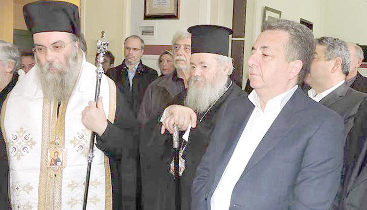Στην τελετή για τα 50 χρόνια της Ορθοδόξου Ακαδημίας Κρήτης στο Κολυμπάρι Χανίων ο Σεβασμιότατος Μητροπολίτης Κοσάμου και Σελίνου κ. Αμφιλόχιος με τον περιφρειάρχη Κρήτης