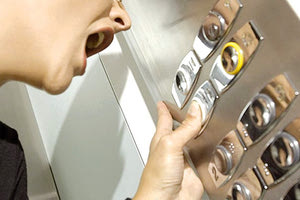 στο ασανσέρ