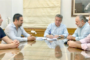 «Μέντορες» είναι ο τίτλος ενός πρωτοποριακού προγράμματος επαγγελματικού προσανατολισμού, που υλοποιεί η Περιφέρεια Κρήτης για 50 σχολεία σε όλο το νησί.