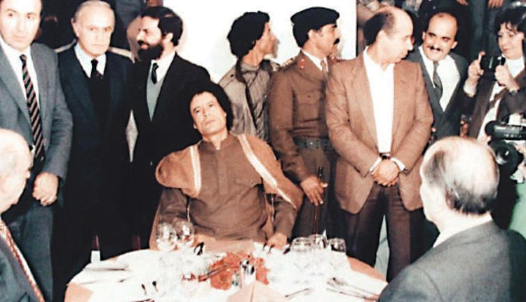 Από τη συνάντηση Παπανδρέου, Μιτεράν, Καντάφι το 1984 στην Ελούντα